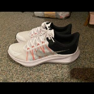 Nike Zoom Winflo 8  men’s 9.5 (NO BOX) worn once